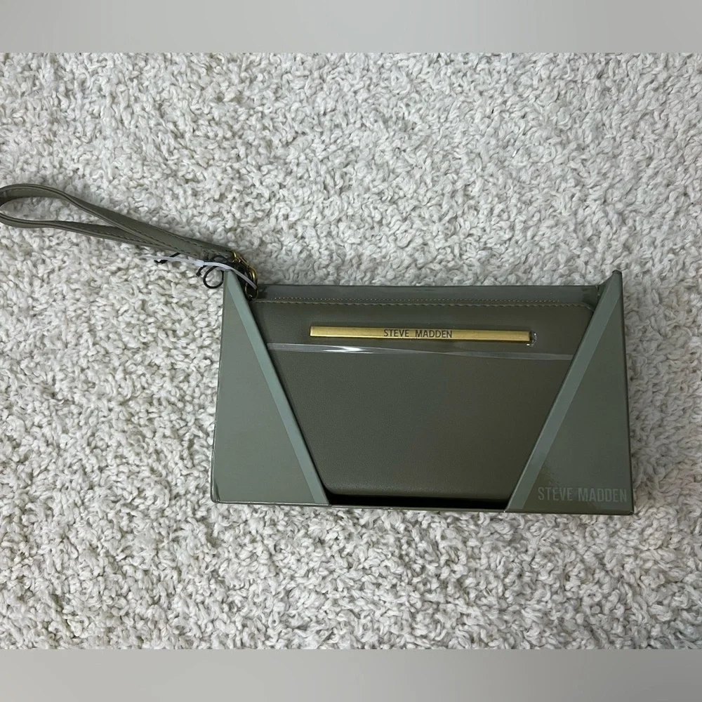 Steve Madden Green Wristlet Clutch NEW